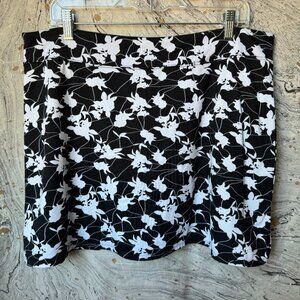 Tranquility by Colorado Clothing Black & White Flower Pull On Stretch Skort XL